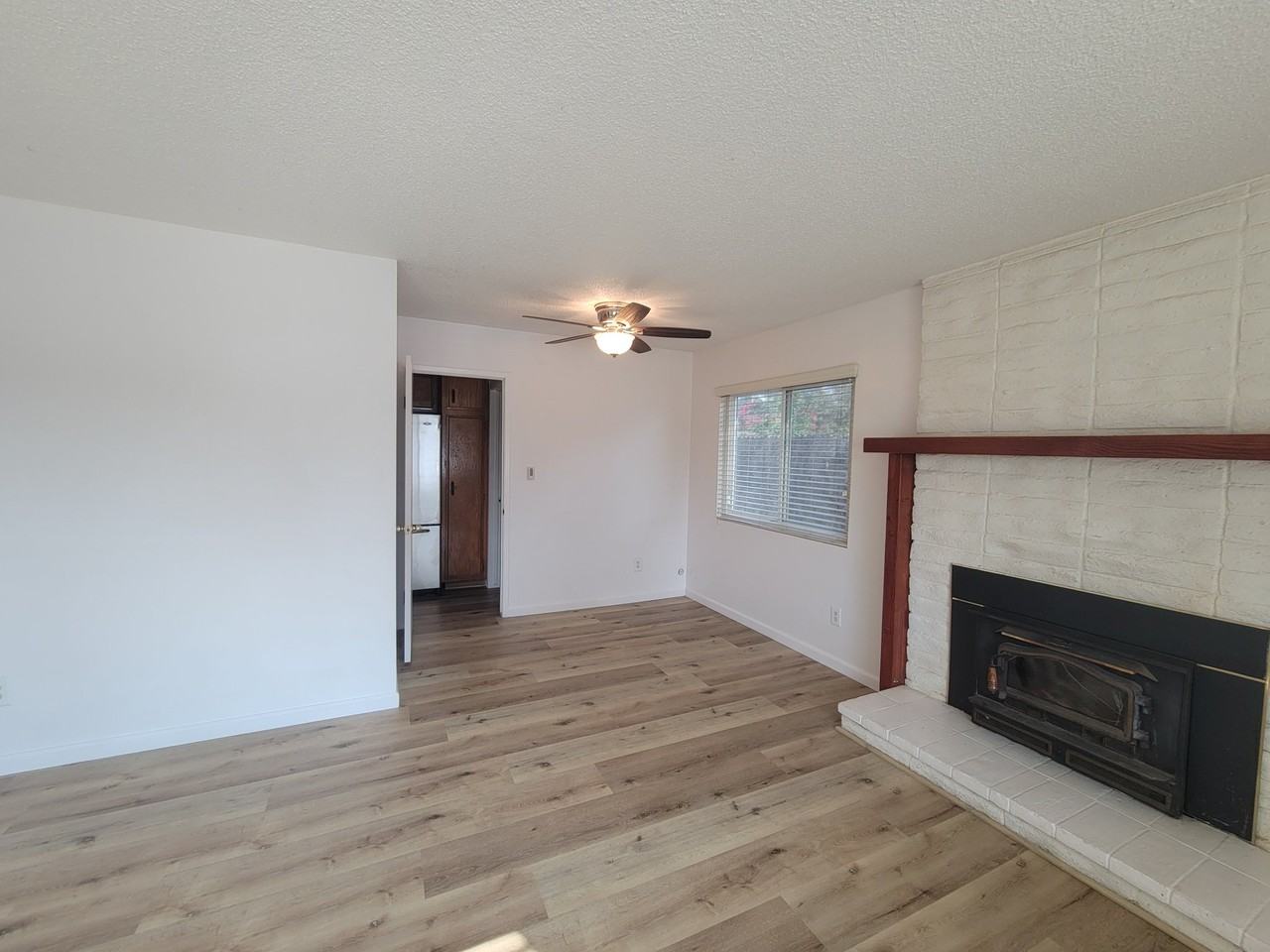 2704 S Fairway Ct - Photo 5 of 16