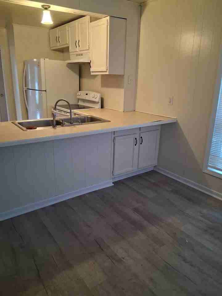 1170 Addison Ave - Photo 3 of 7