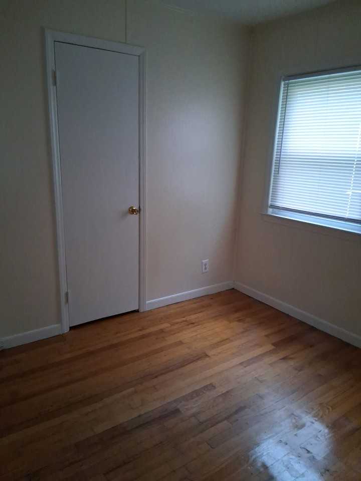 1170 Addison Ave - Photo 5 of 7