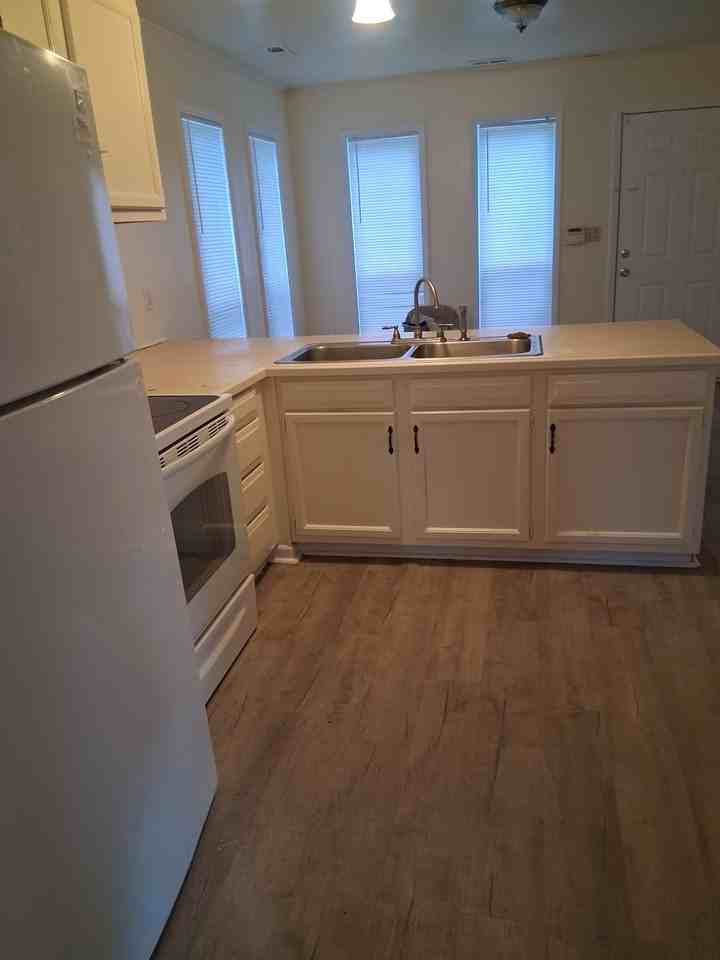 1170 Addison Ave - Photo 7 of 7