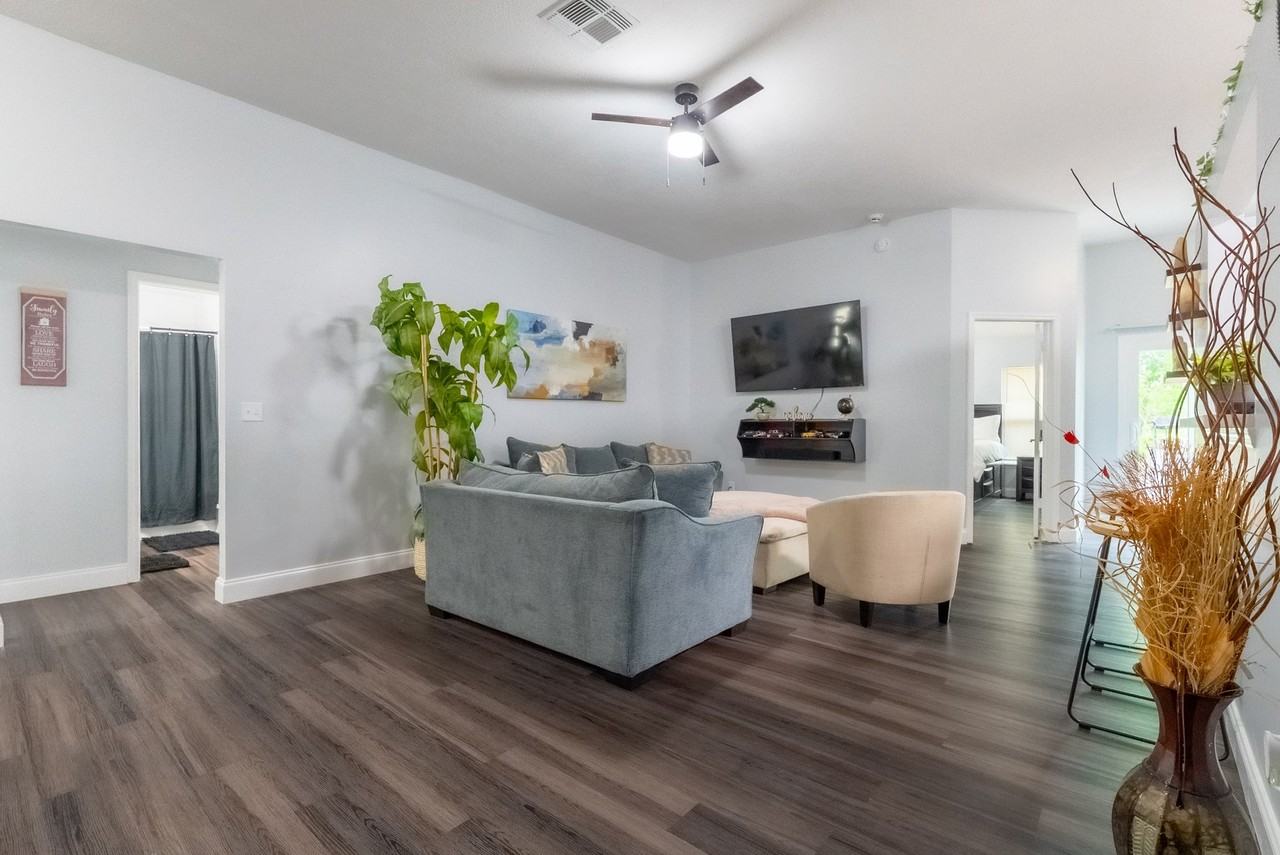 6841 Ridgeview Ave - Photo 4 of 18