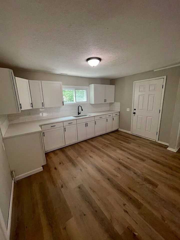720 E 258th St - Photo 7 of 22