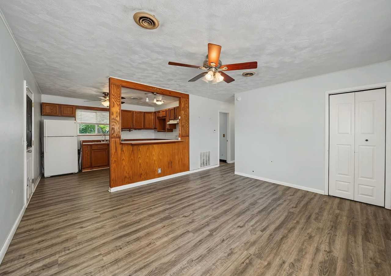 2021 Kenny Ave - Photo 3 of 7