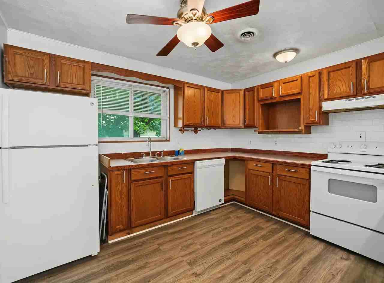 2021 Kenny Ave - Photo 4 of 7