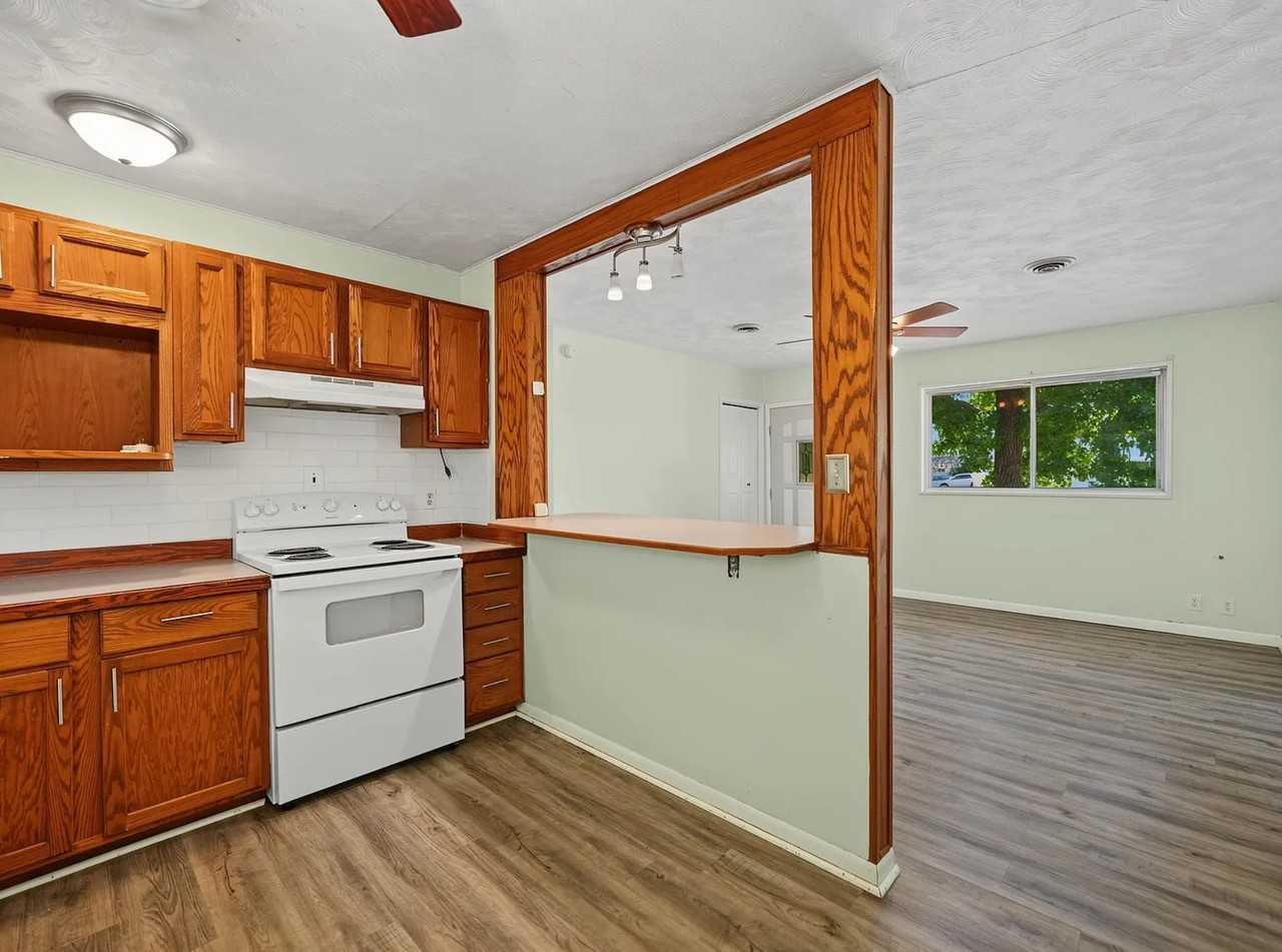 2021 Kenny Ave - Photo 5 of 7
