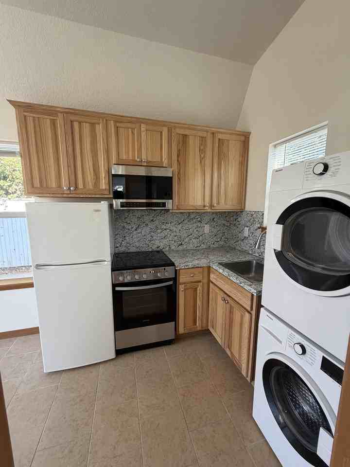 6619 Se Woodstock Blvd #B - Photo 3 of 8
