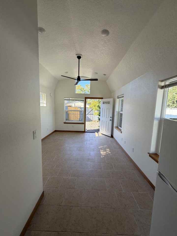 6619 Se Woodstock Blvd #B - Photo 4 of 8