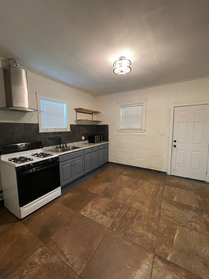 210 Roesler Rd - Photo 3 of 7