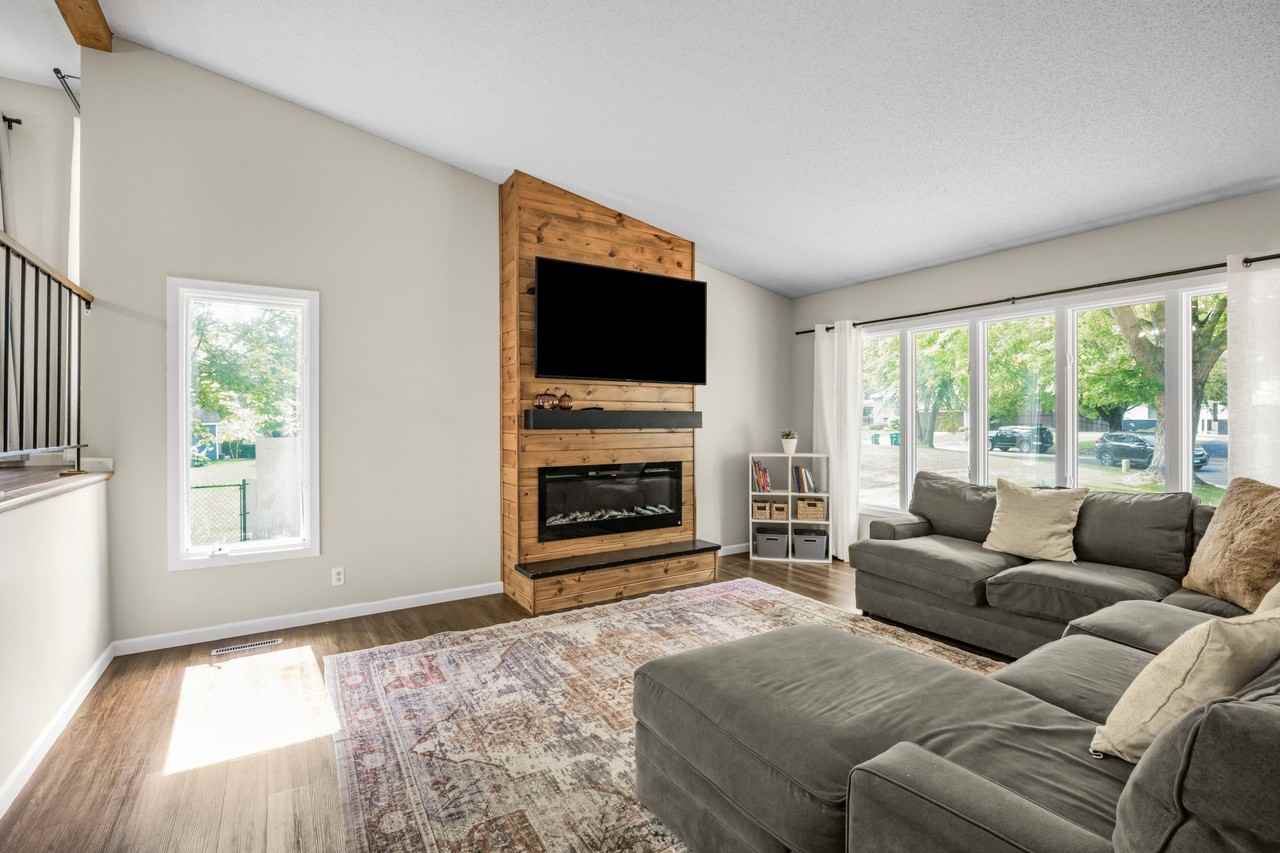 6250 Larch Ln N - Photo 6 of 20