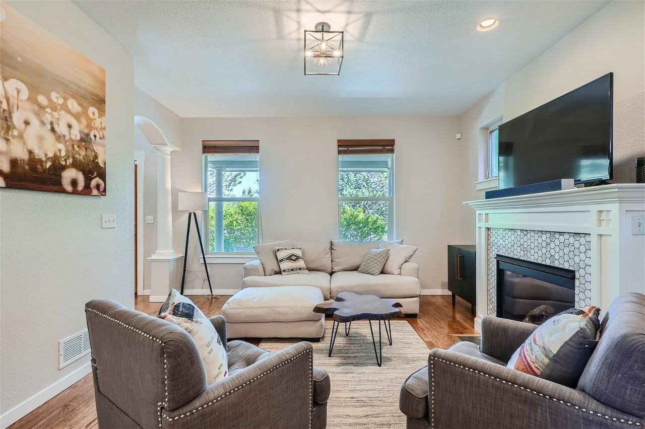 2747 Ulster St - Photo 4 of 20