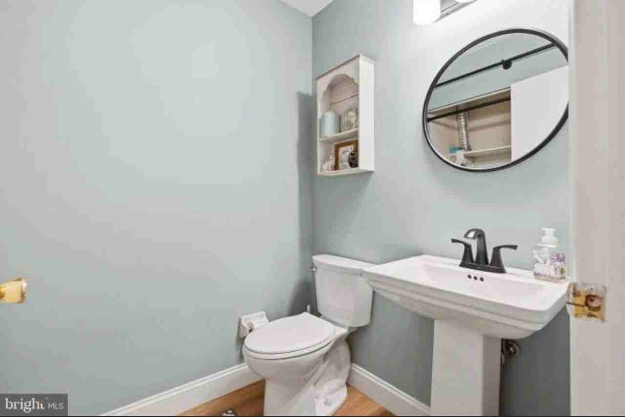 146 Larchwood Ct - Photo 4 of 13