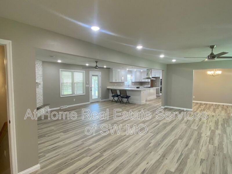 3129 N Farmer Ave - Photo 2 of 12