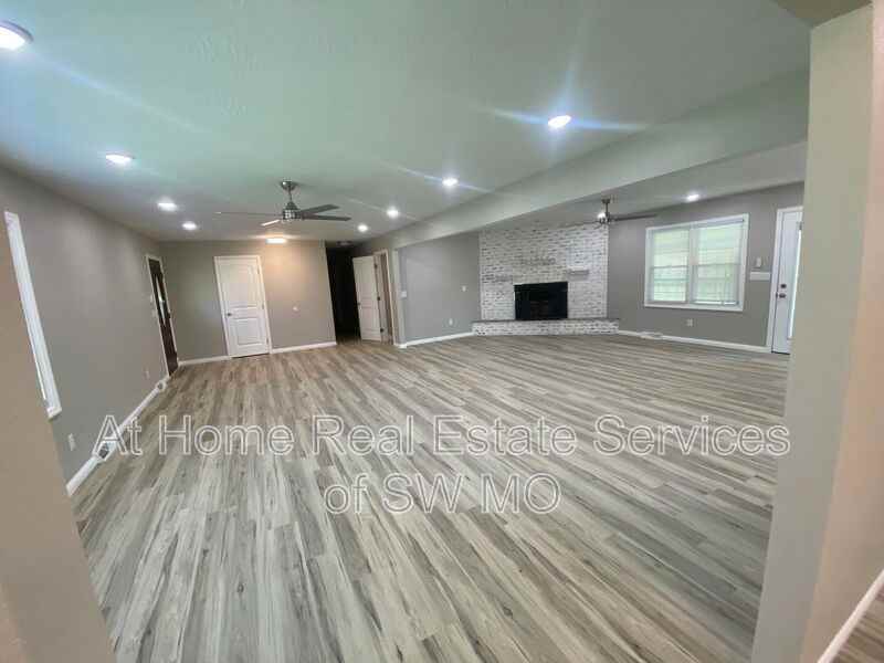 3129 N Farmer Ave - Photo 4 of 12
