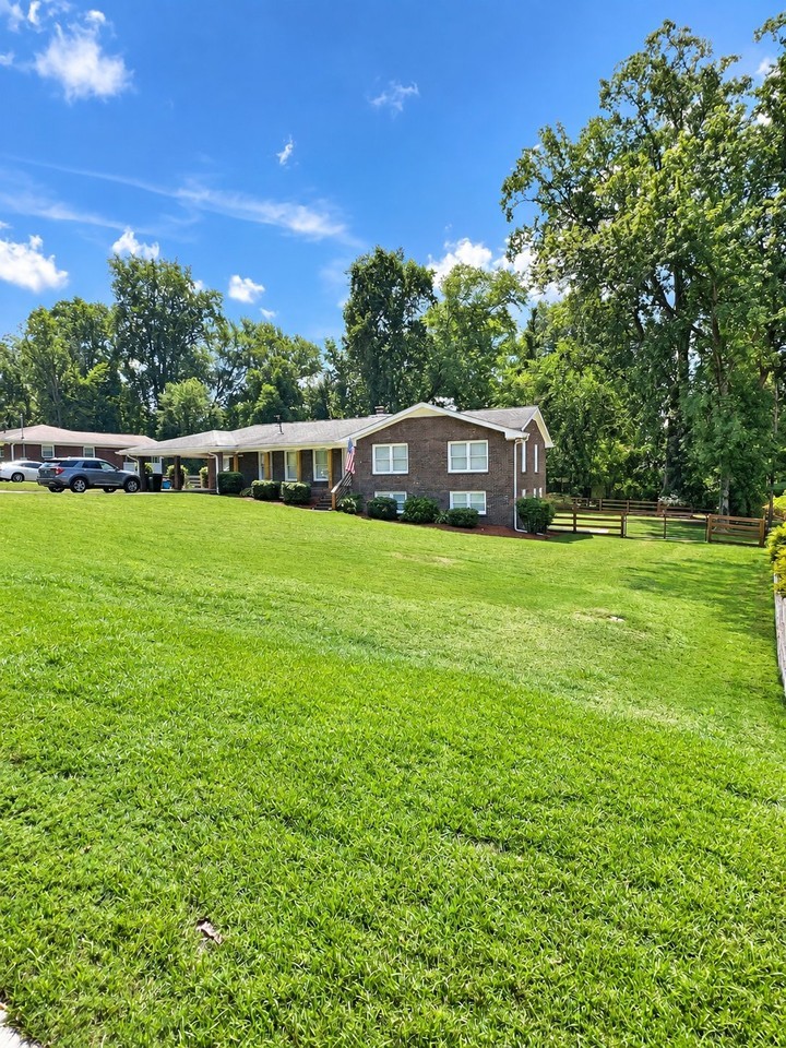 578 Cambridge Dr - Photo 2 of 20