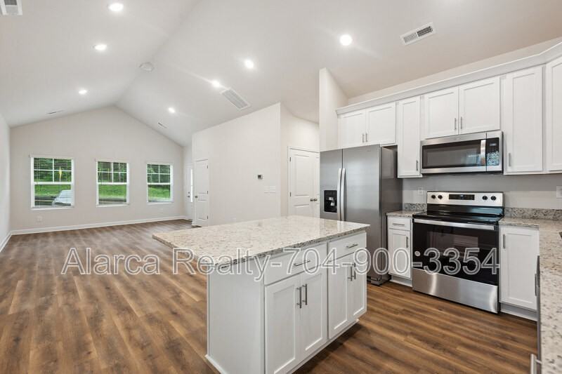 327 W Iredell Ave - Photo 5 of 24