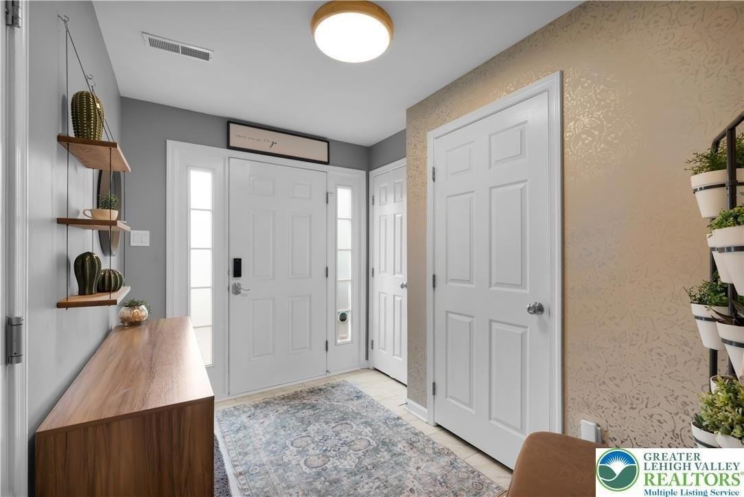 1079 Sparrow Way - Photo 2 of 20