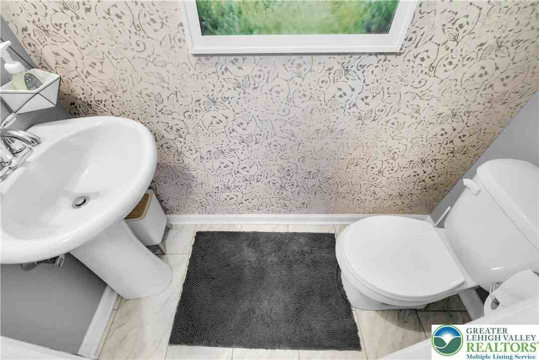 1079 Sparrow Way - Photo 3 of 20