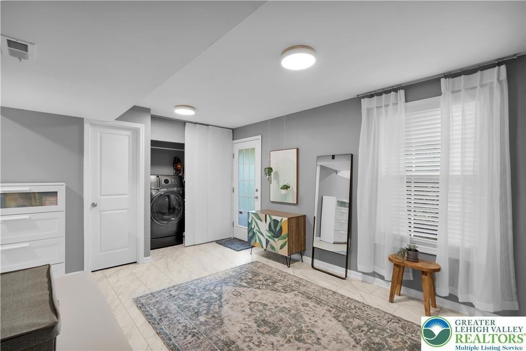 1079 Sparrow Way - Photo 4 of 20