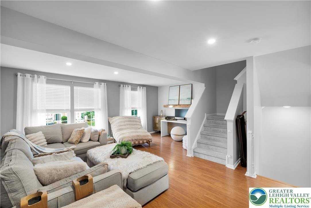 1079 Sparrow Way - Photo 6 of 20