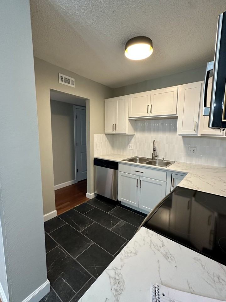 12 Woodland Oaks Dr #5 - Photo 7 of 16
