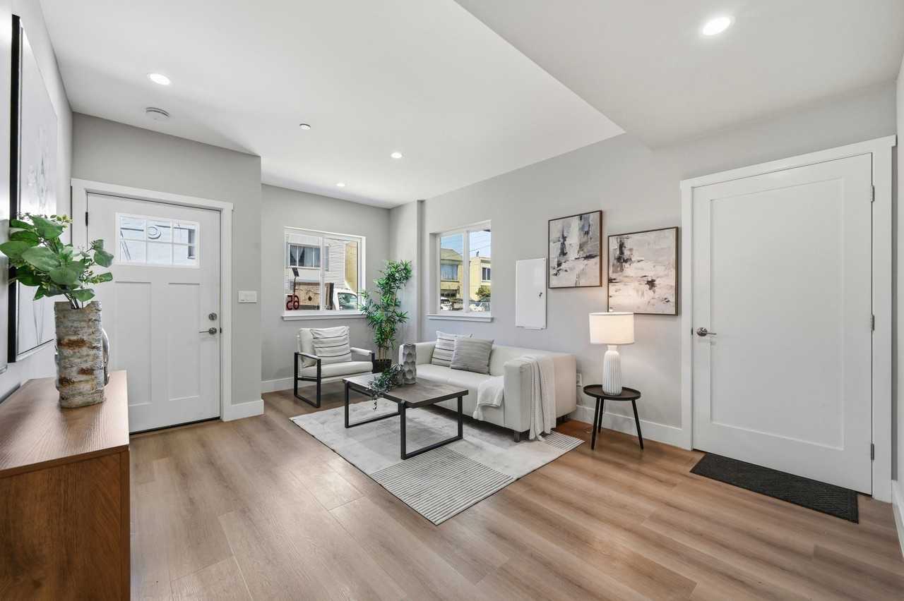 67 Calgary St - Photo 4 of 17