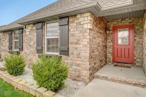 4662 Oneida Dr - Photo 3 of 20
