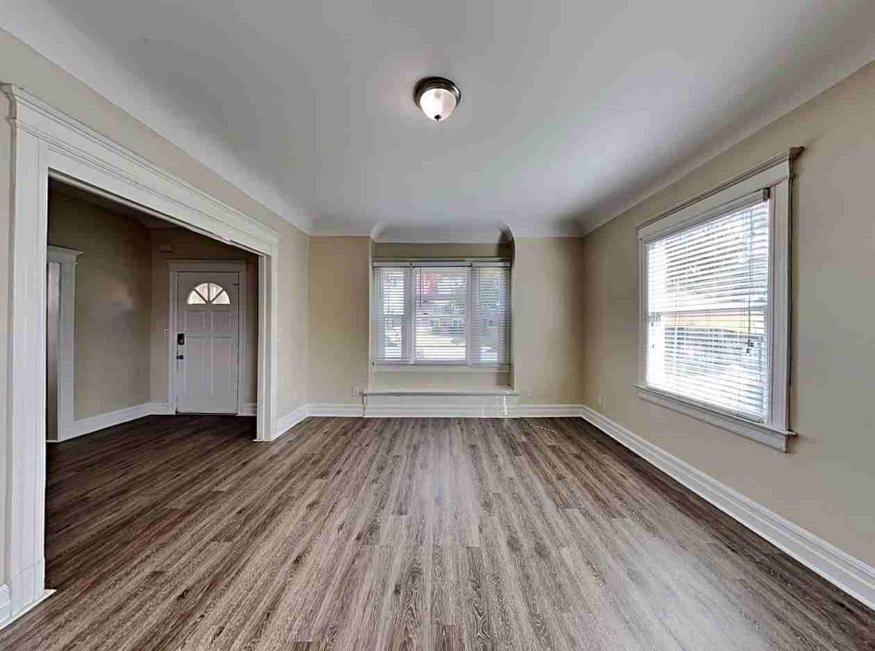 940 W Kensington Rd - Photo 2 of 12