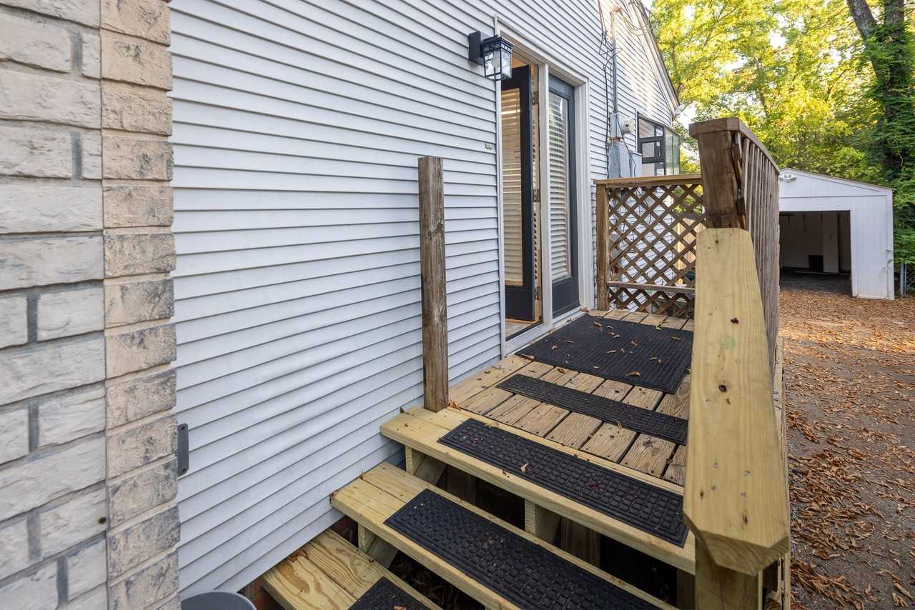 415 Haden St - Photo 4 of 20