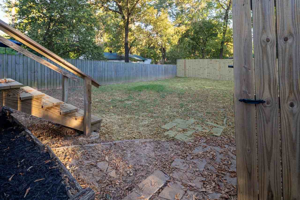 415 Haden St - Photo 5 of 20