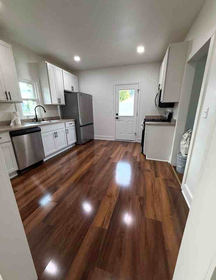 3210 Roosevelt Rd - Photo 3 of 13
