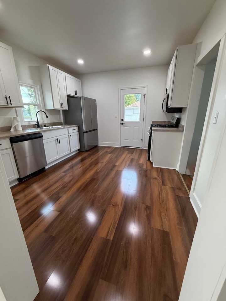 3210 Roosevelt Rd - Photo 3 of 12