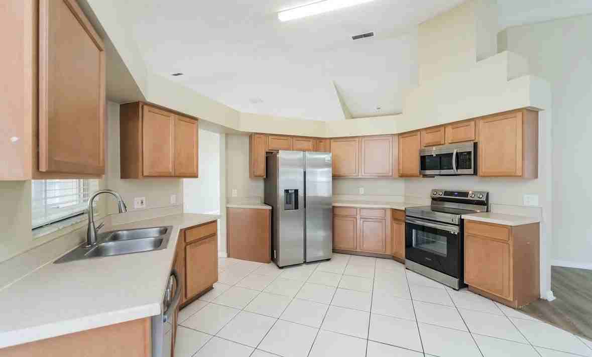 1441 Bradwell Dr - Photo 2 of 8