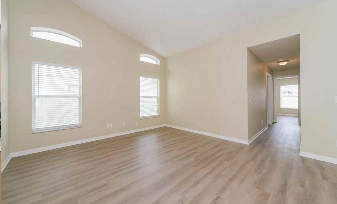 1441 Bradwell Dr - Photo 3 of 8
