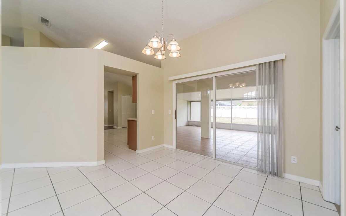 1441 Bradwell Dr - Photo 4 of 8