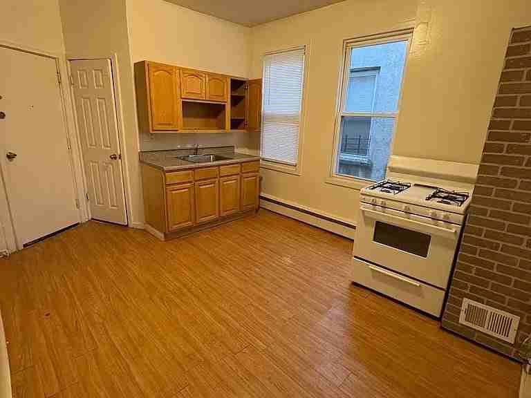 127 W 54th St #5 - Photo 2 of 5