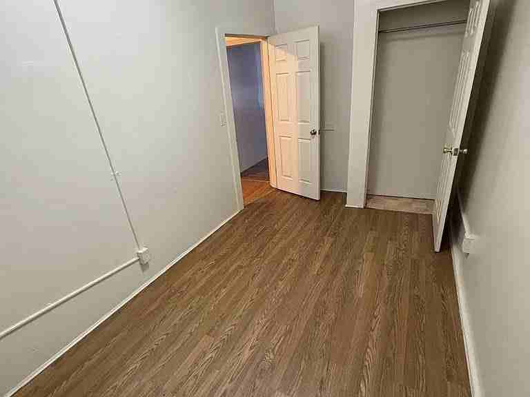 127 W 54th St #5 - Photo 4 of 5