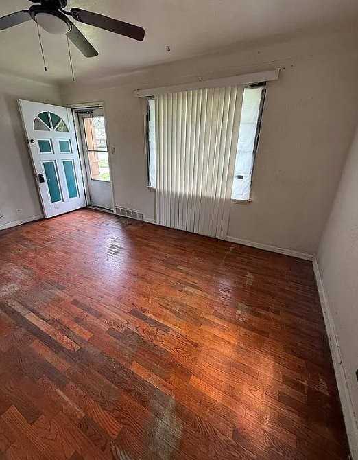 5709 Dupont St - Photo 2 of 5