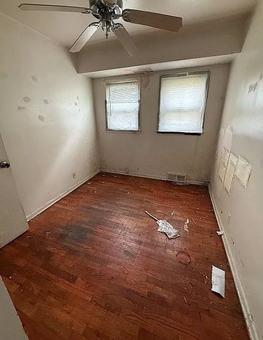 5709 Dupont St - Photo 3 of 5