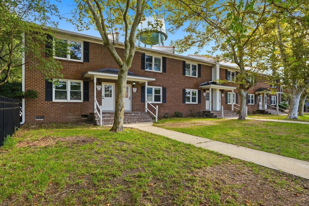 606 37th Ave N #C - Photo 2 of 18