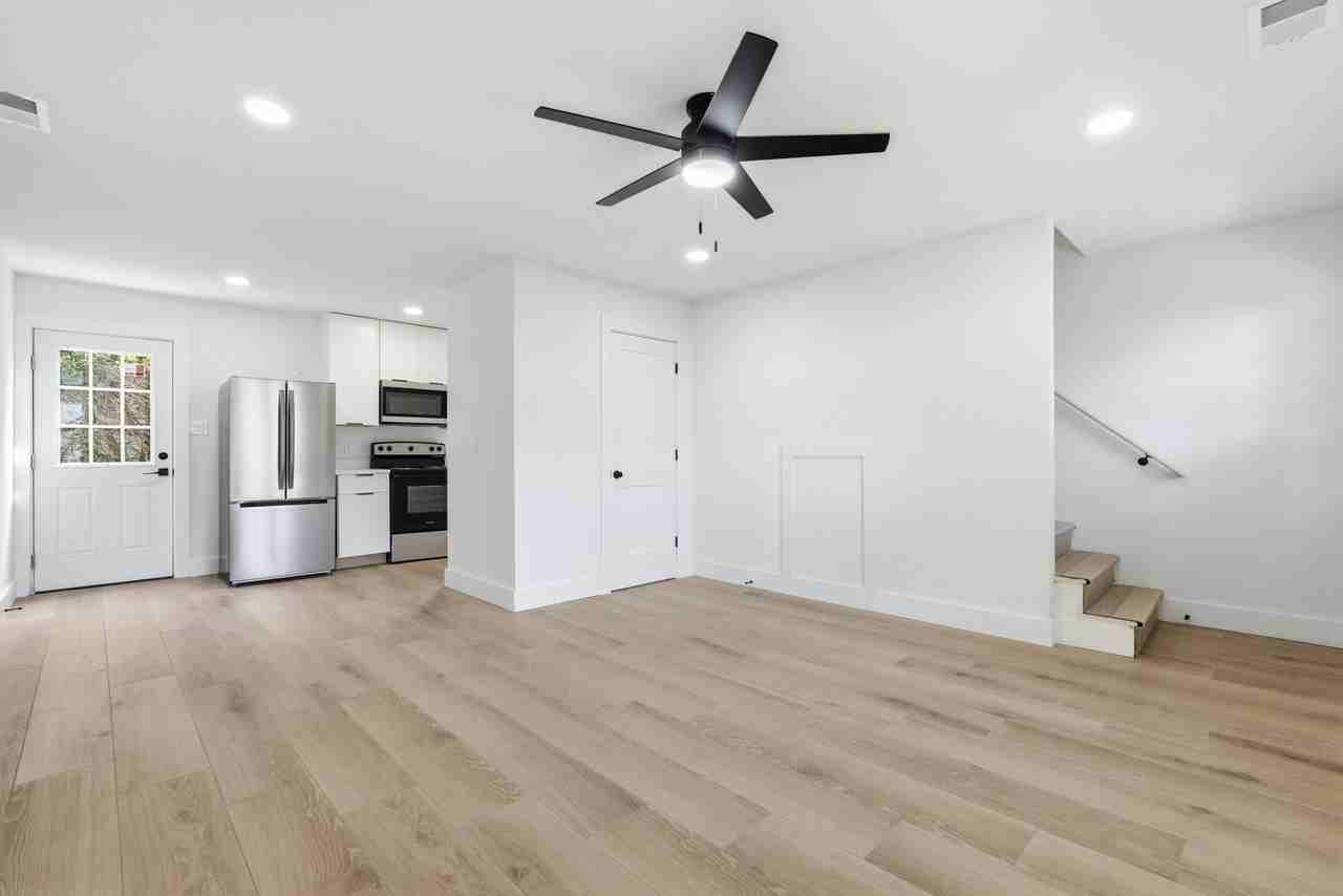 606 37th Ave N #C - Photo 4 of 18