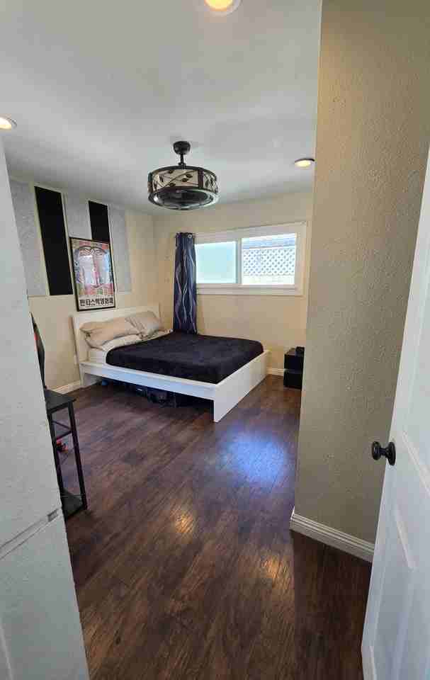 16629 Victory Blvd - Photo 2 of 6