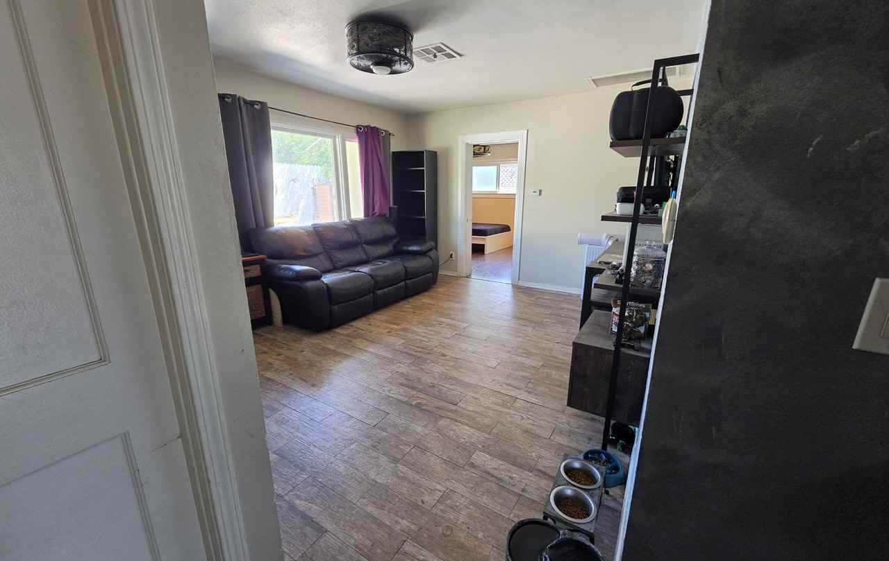 16629 Victory Blvd - Photo 4 of 6