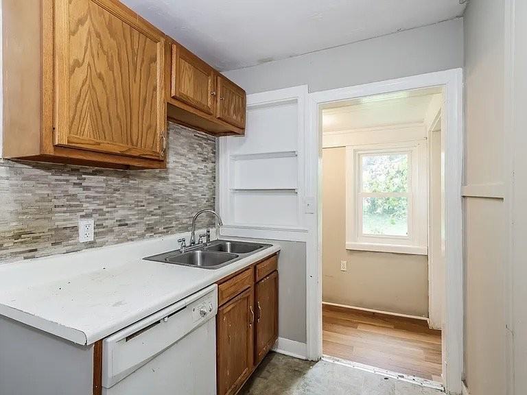 1806 Hampton Ave - Photo 4 of 9