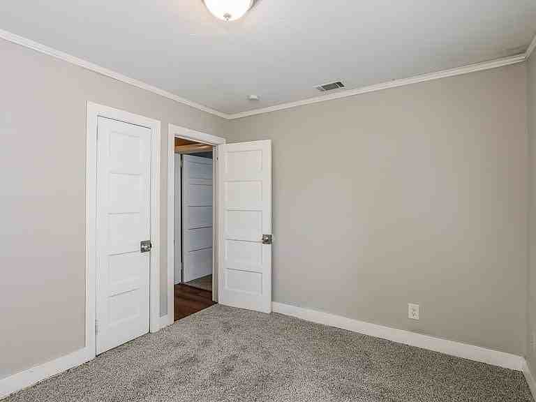 1806 Hampton Ave - Photo 5 of 9
