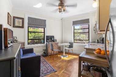 400 Lincoln Pl #2B - Photo 4 of 11