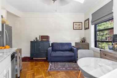 400 Lincoln Pl #2B - Photo 6 of 11