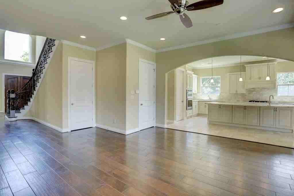 5203 Beechnut St - Photo 2 of 20
