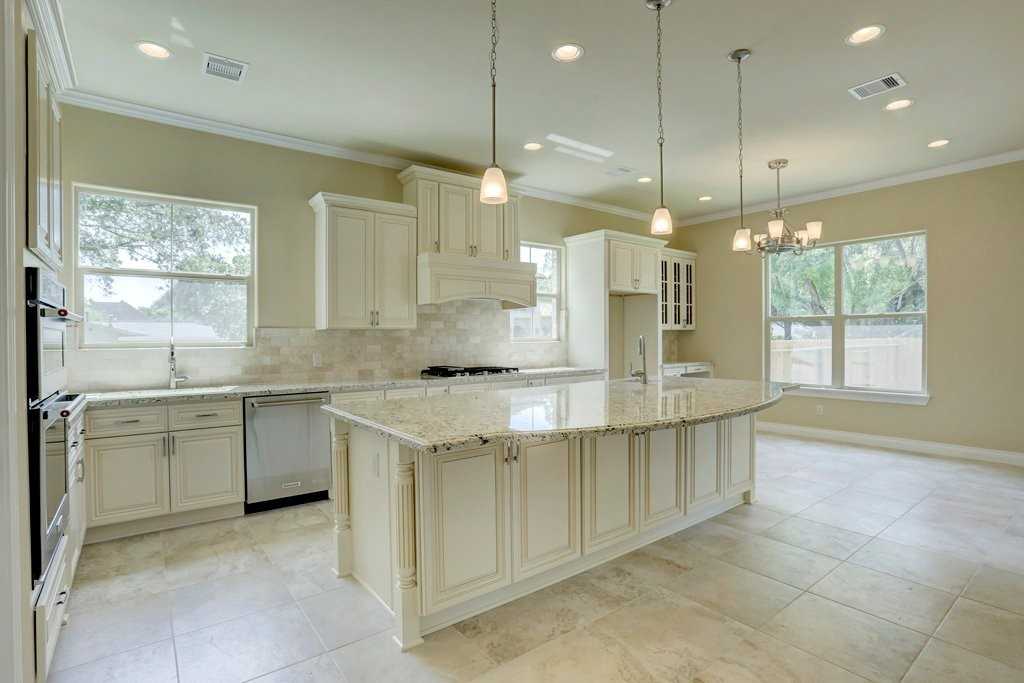 5203 Beechnut St - Photo 3 of 20