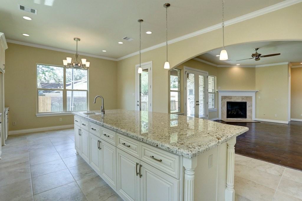 5203 Beechnut St - Photo 4 of 20