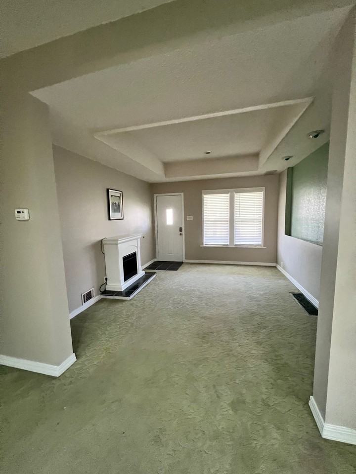 2731 Madison St - Photo 3 of 17